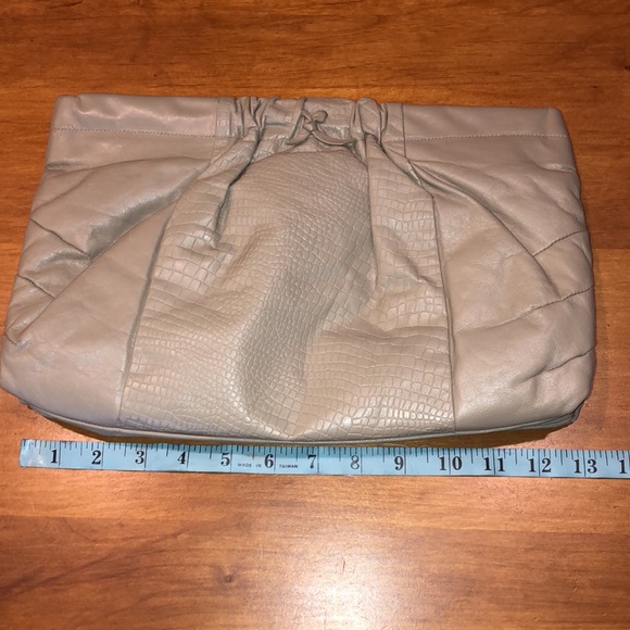 VINTAGE Leather Clutch Champagne Beige Hinge Closure EUC Soft Croc Embossed ❤️ - Picture 11 of 13
